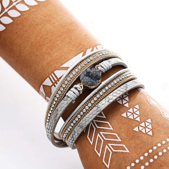 Multi-Layered Leather Bracelet - Picture 2 of 4